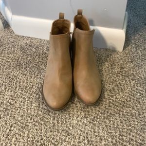 Brand new Guess ankle boots- size 8 1/2